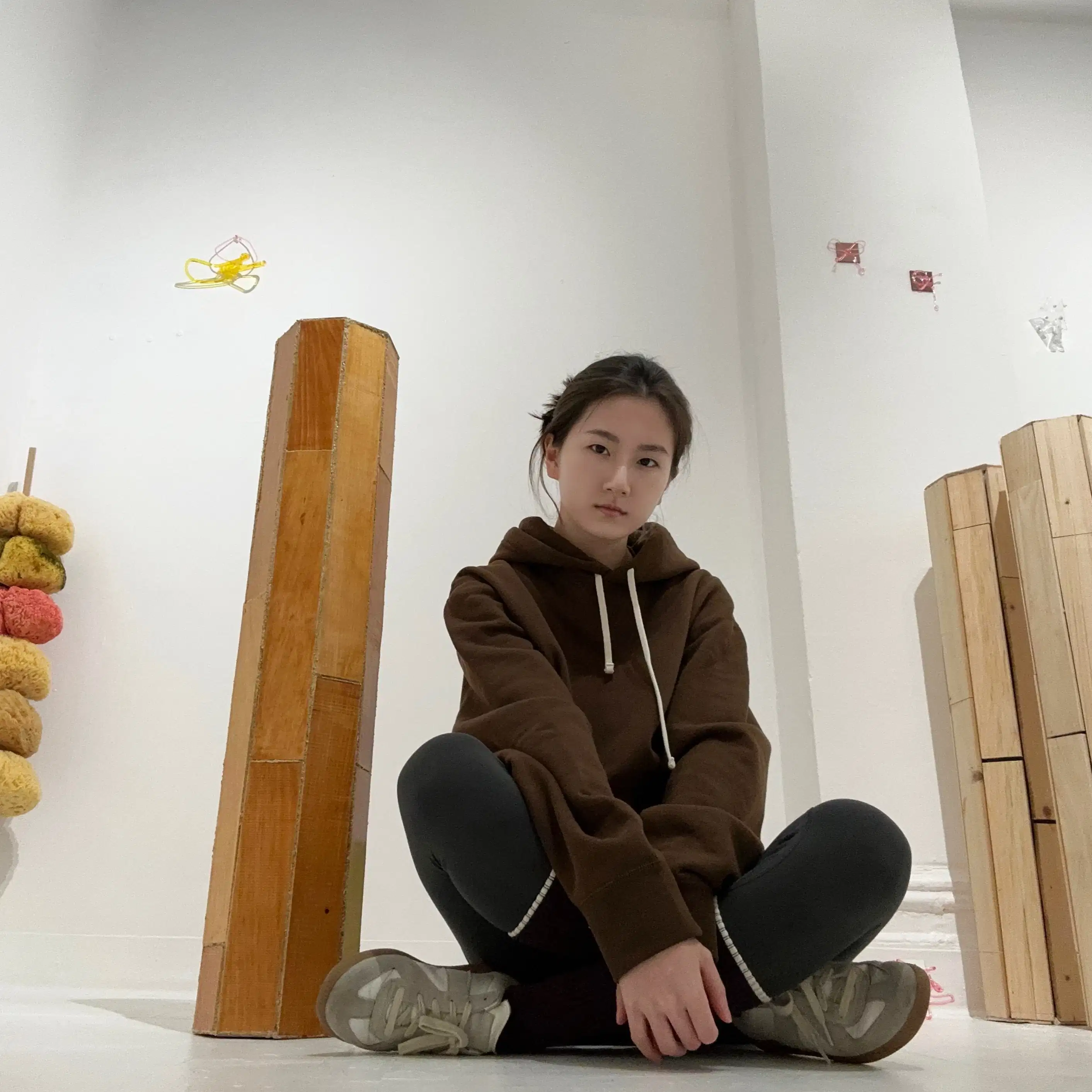 photo of Zeuy in her studio