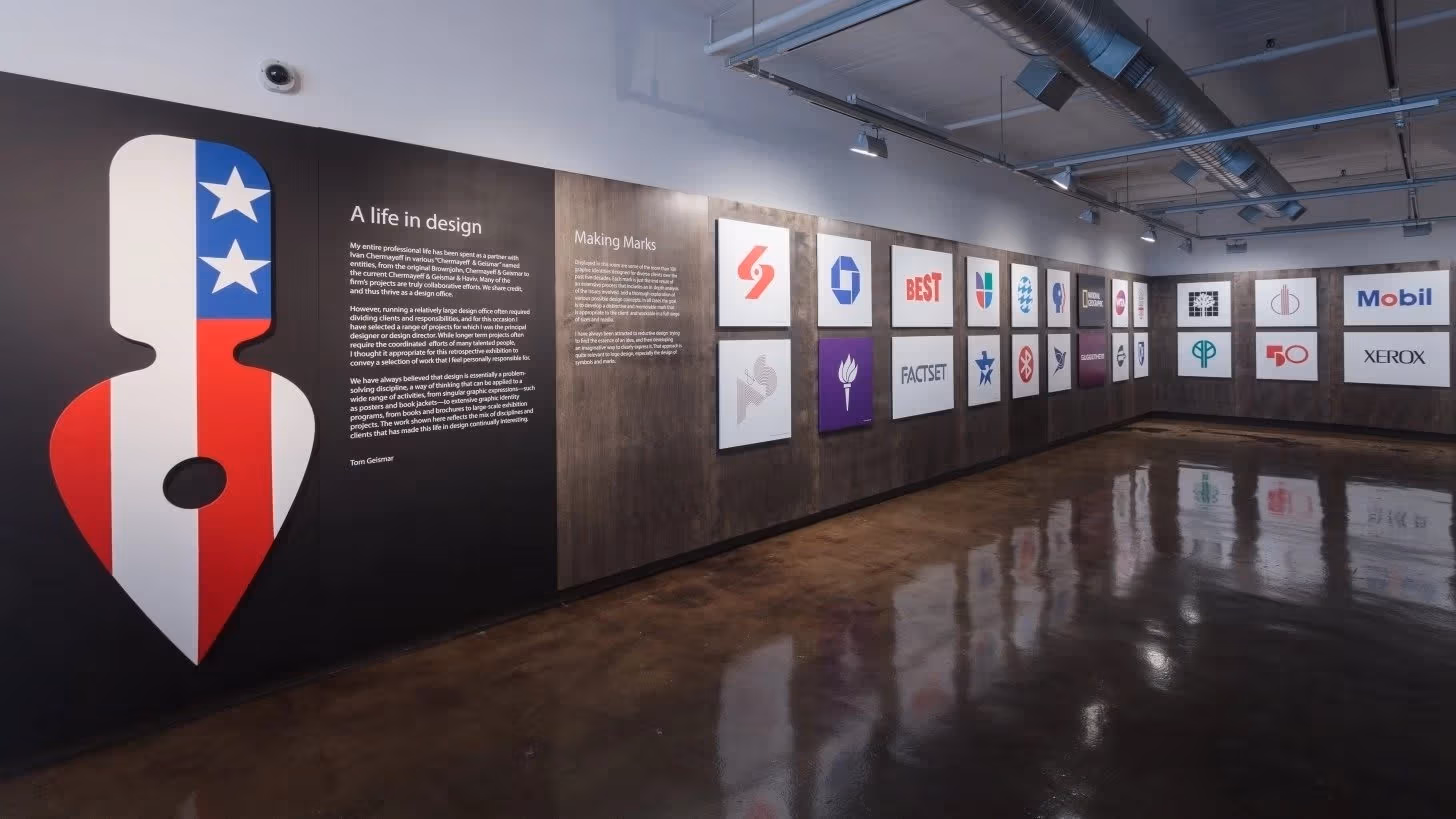 a room filled with the different logos of different companies