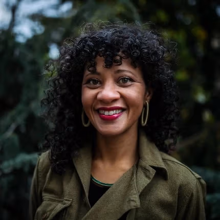 Jodie Lyn-Kee+Chow portrait, smiling in a green top 