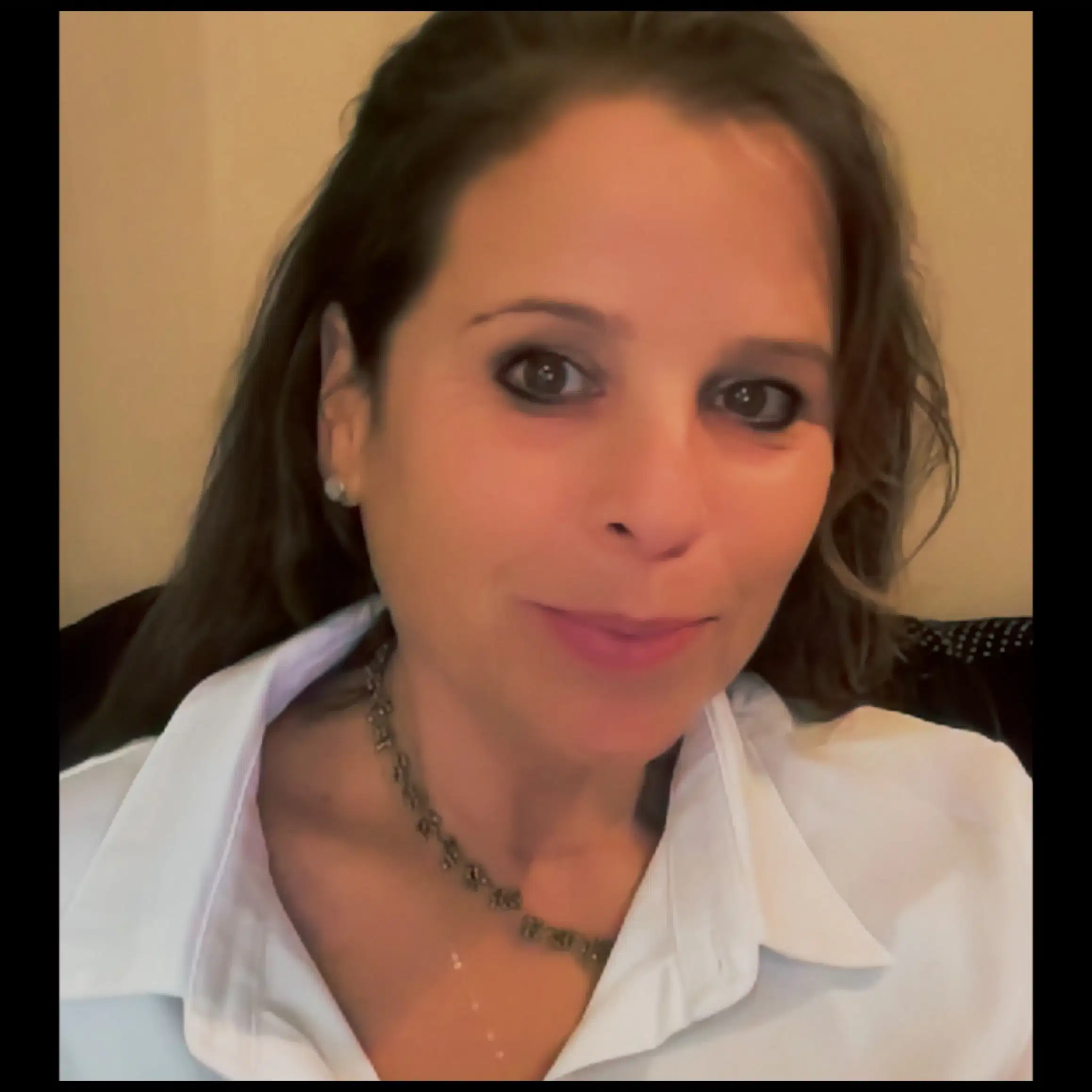 Headshot Miah Artola