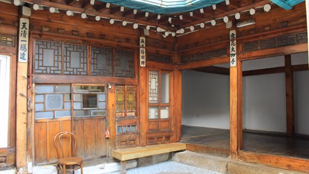 O’NewWall Ejuheon Gallery, Seoul.**