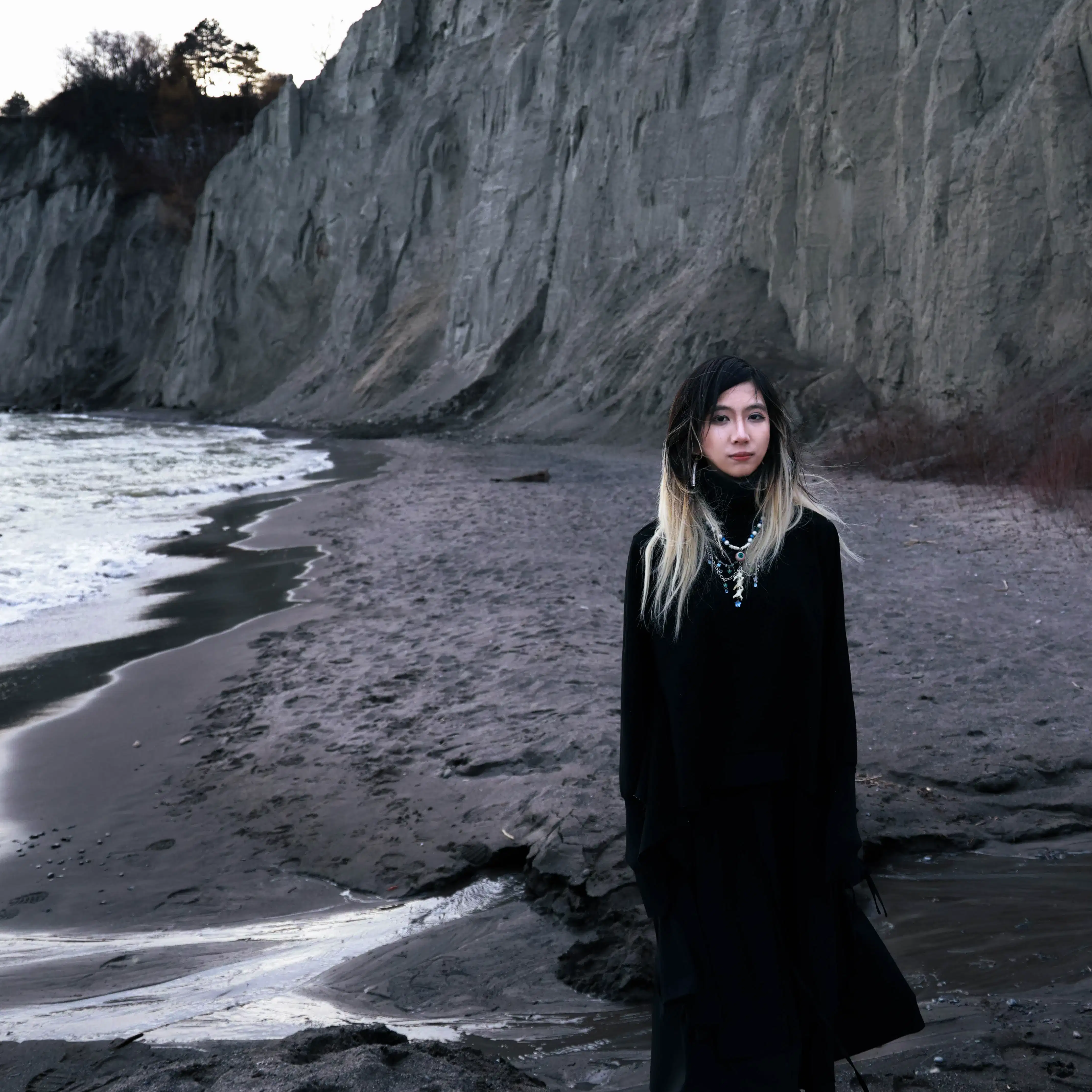 A girl‘s portrait in a bluff park