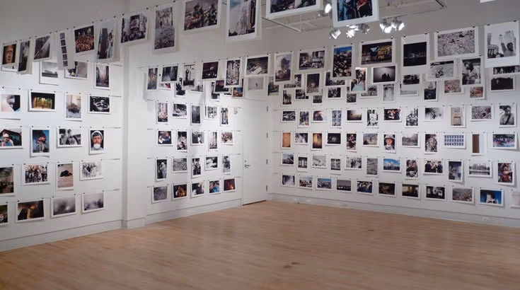 Pictures in an art gallery