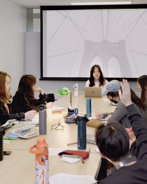 Honors seminar, Professor answering student question